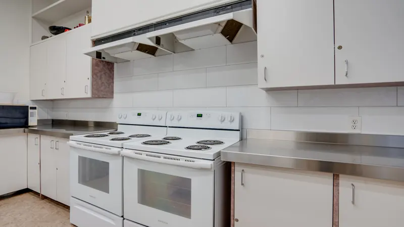 Kitchen ranges and counters